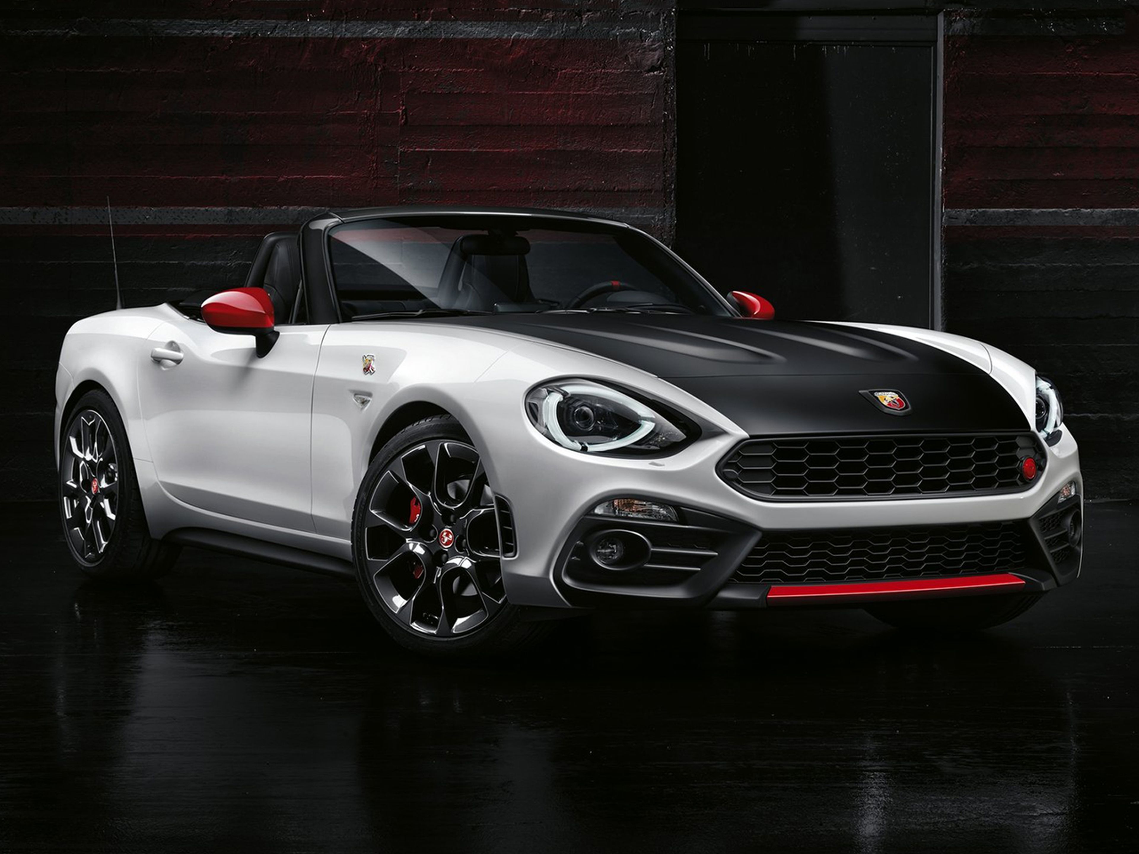 124_Spider_Abarth_2017_C01