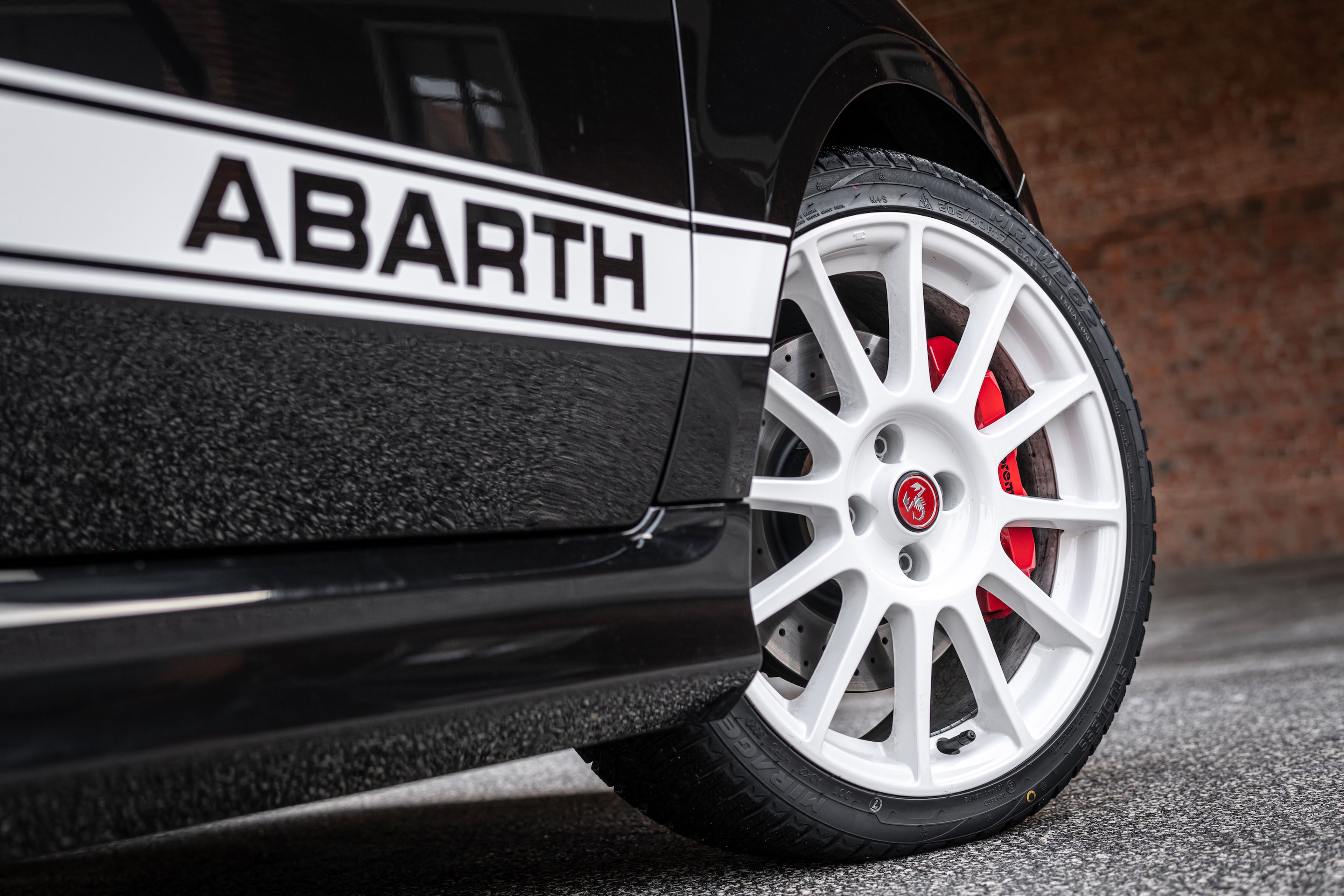 Abarth 695 Esseesse detalle
