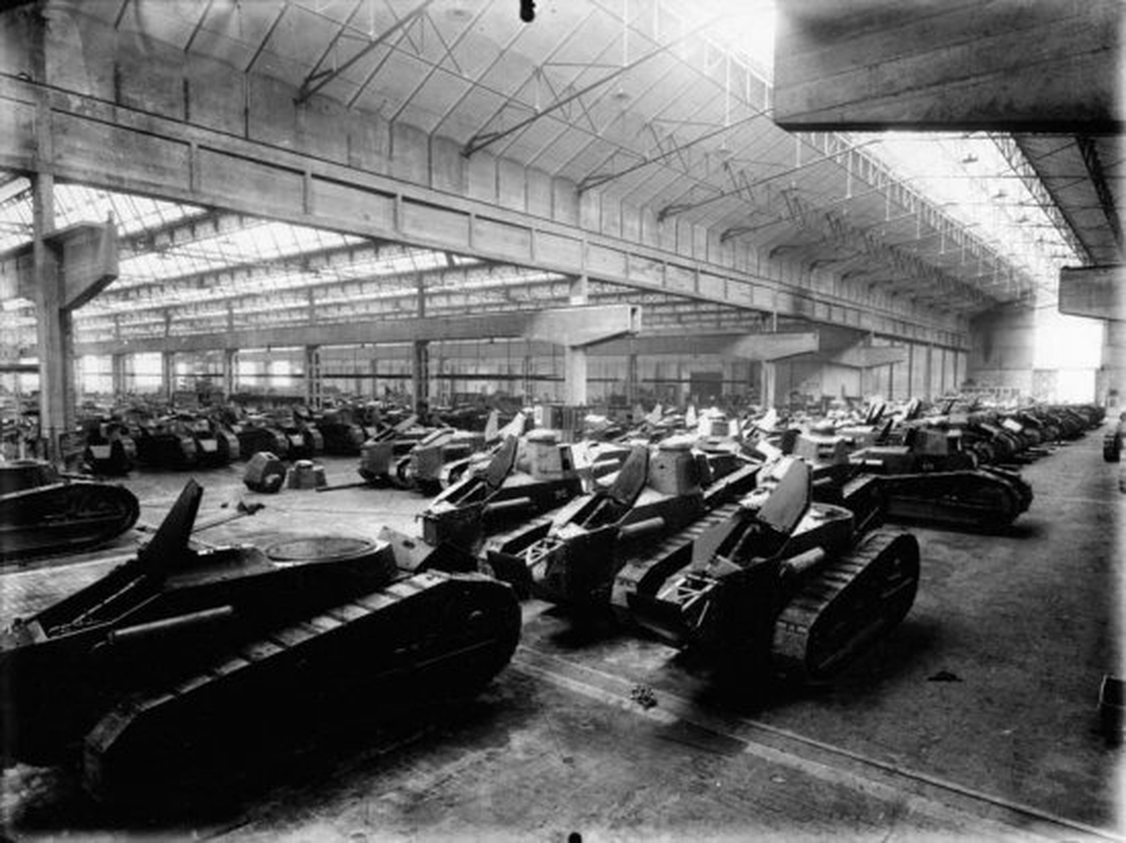 1918_military_equipmenttank