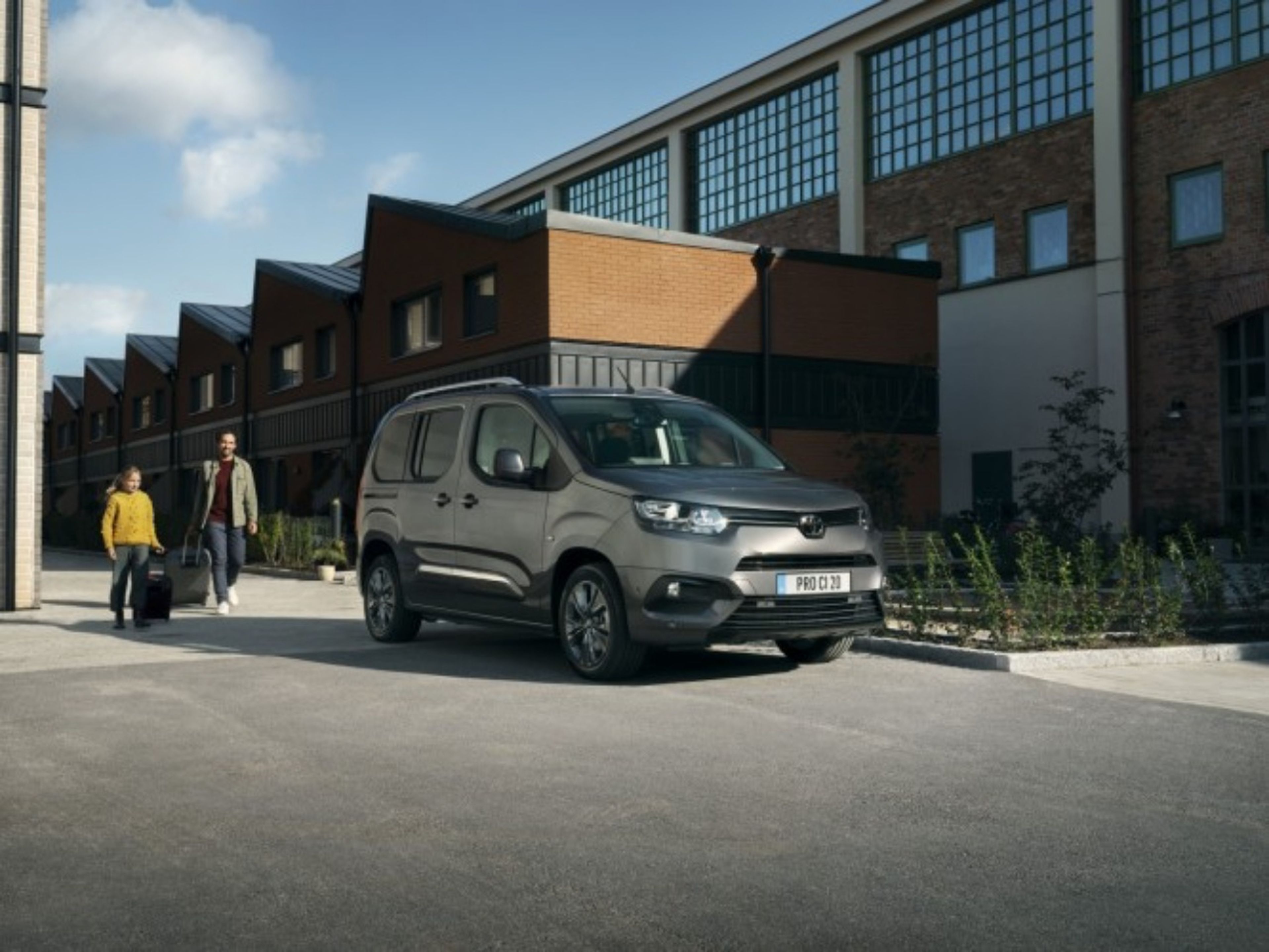 800_toyotaproacecityverso1-2