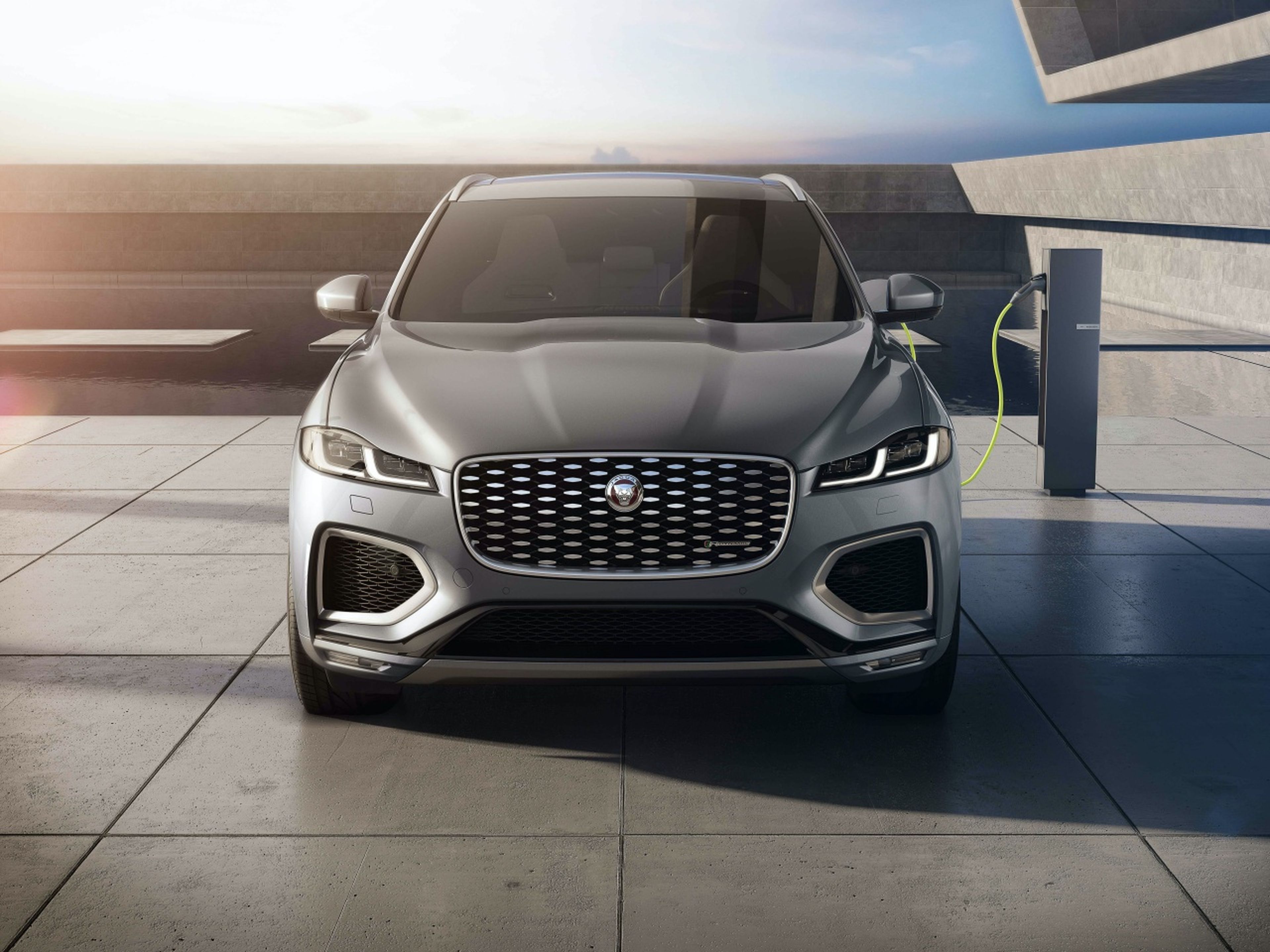 Jaguar F-PACE frontal