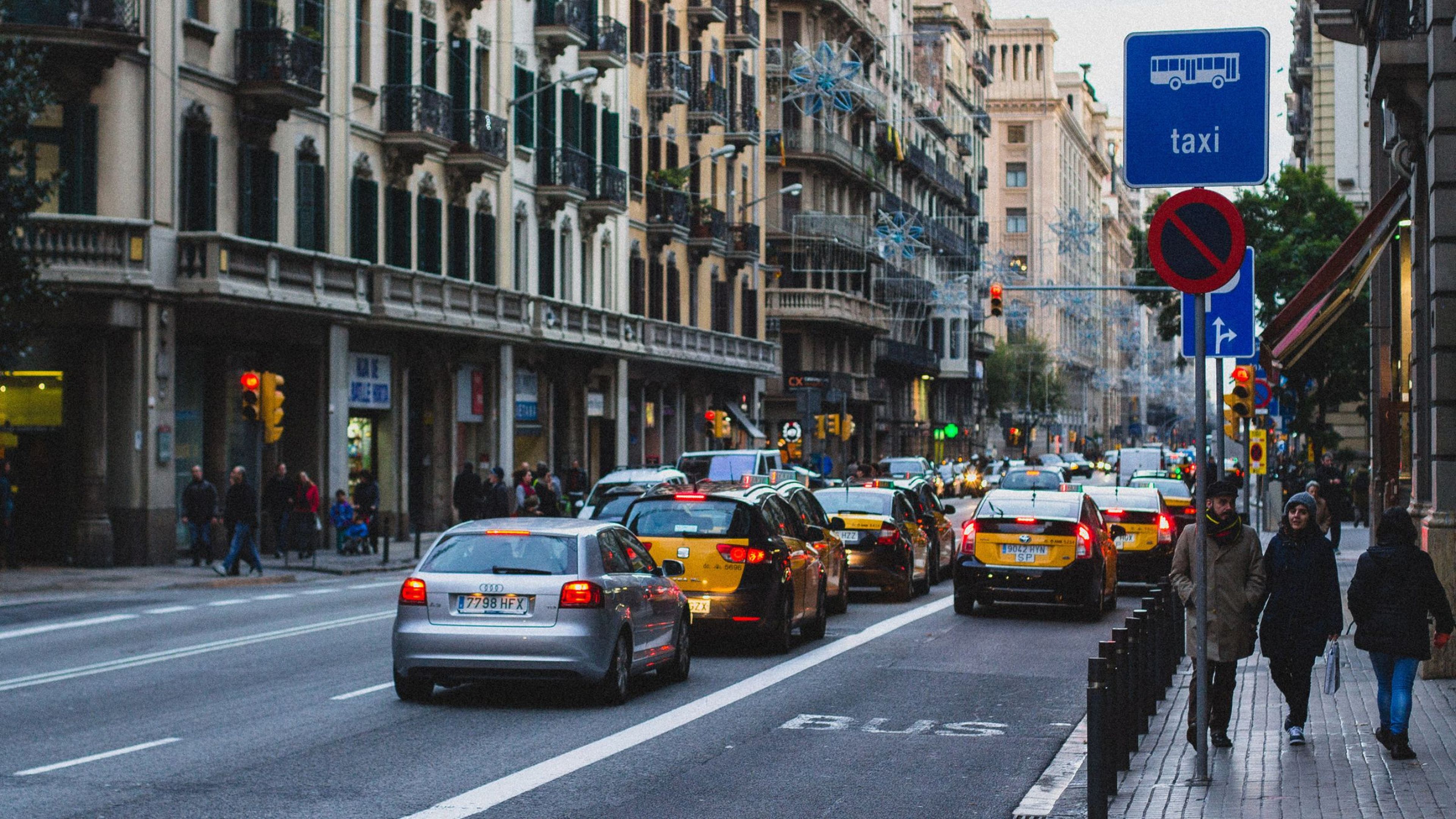 En busca del scratch en la Diagonal de Barcelona: le multan por circular 66 km/h por encima del límite en ciudad