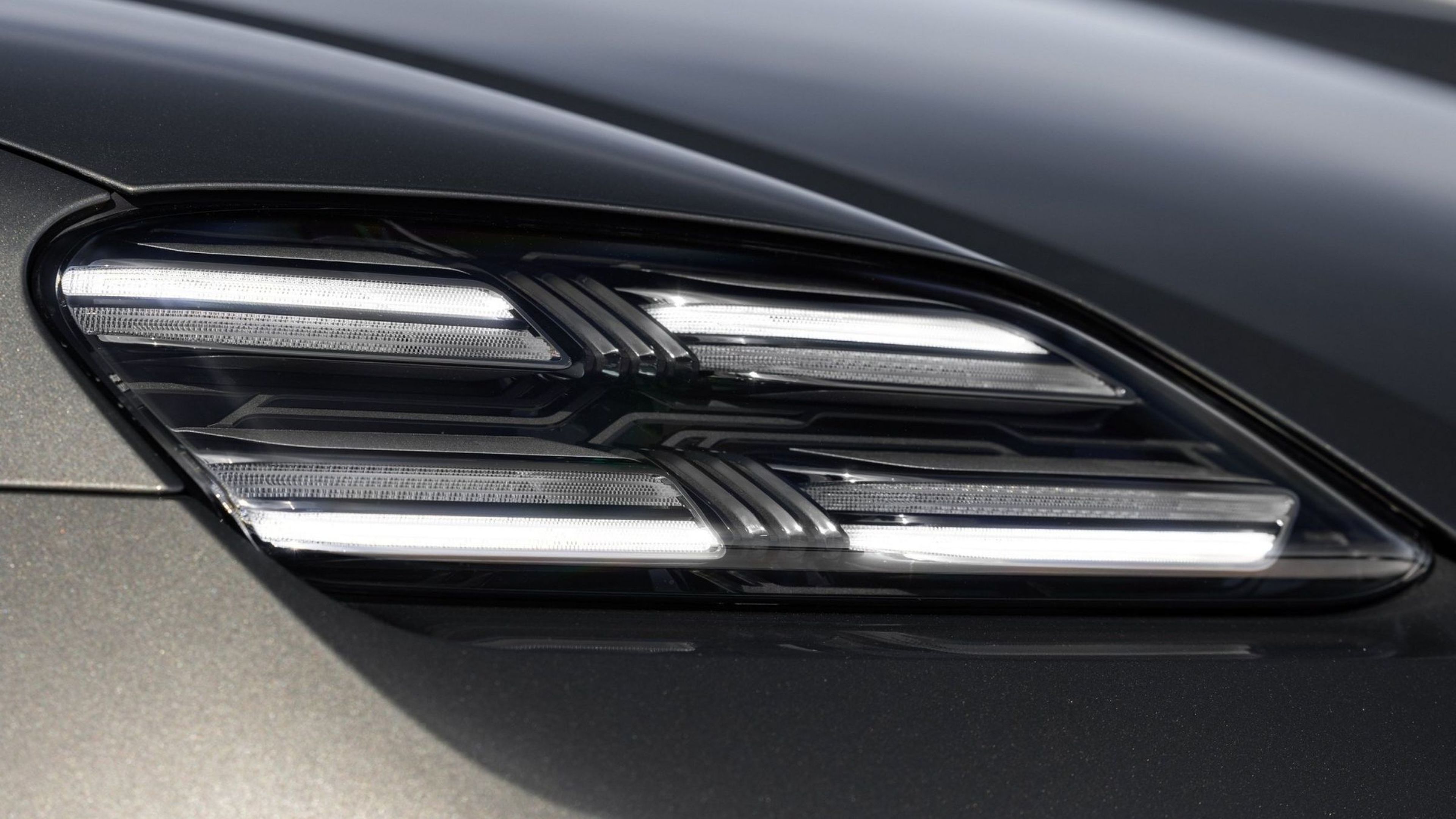 Cuando Porsche se pasa de poner el foco: los faros del Porsche Macan Electric lucen demasiado para las carreteras estadounidenses 