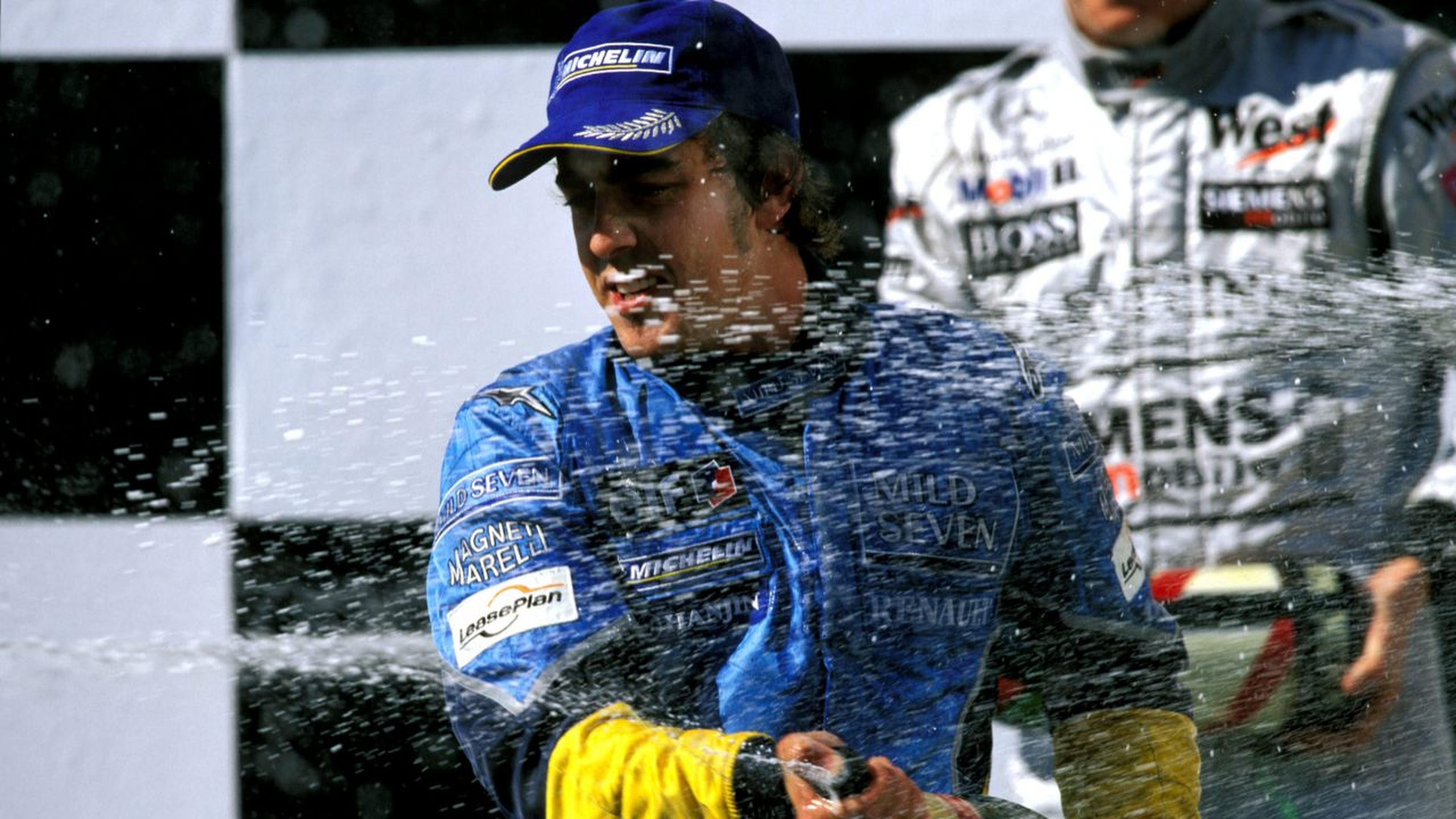 Fernando Alonso, en el podio del GP de Hungría 2003