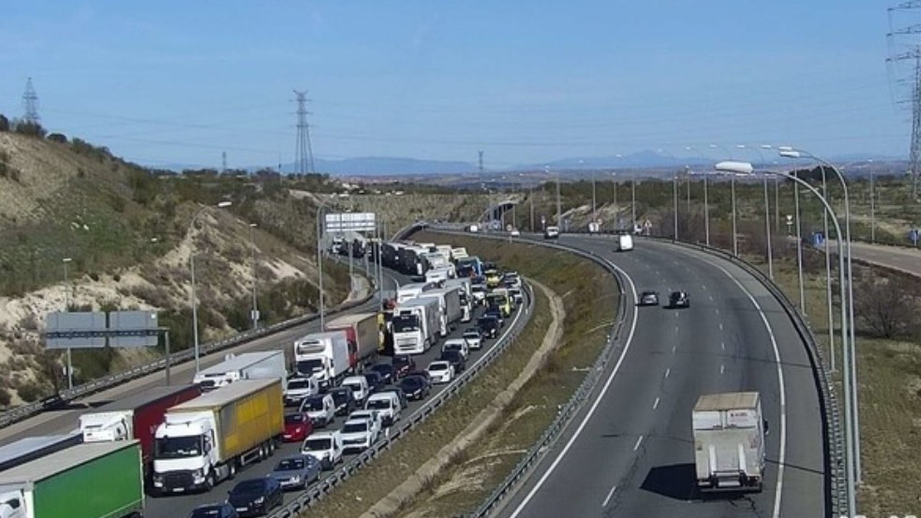 El Ministerio de Transportes no quiere cerrar la carretera de los atascos madrileña