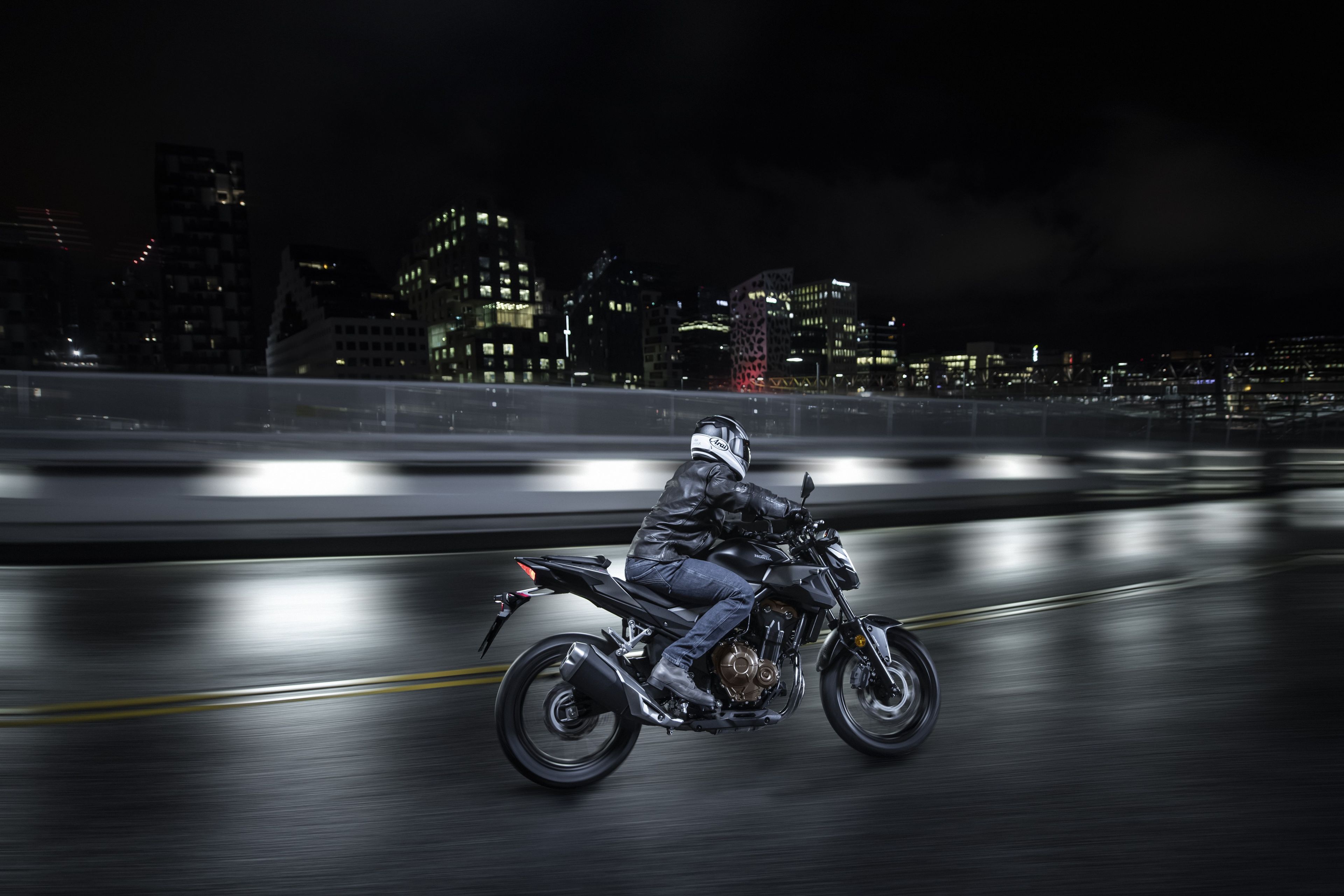 Motos