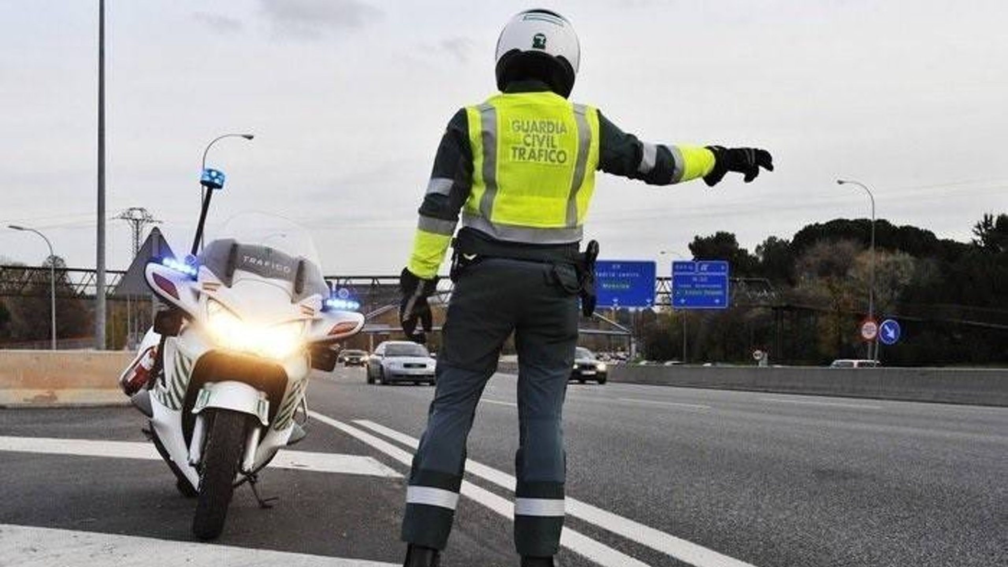 La pregunta con truco que te puede hacer la Guardia Civil para ponerte una multa 