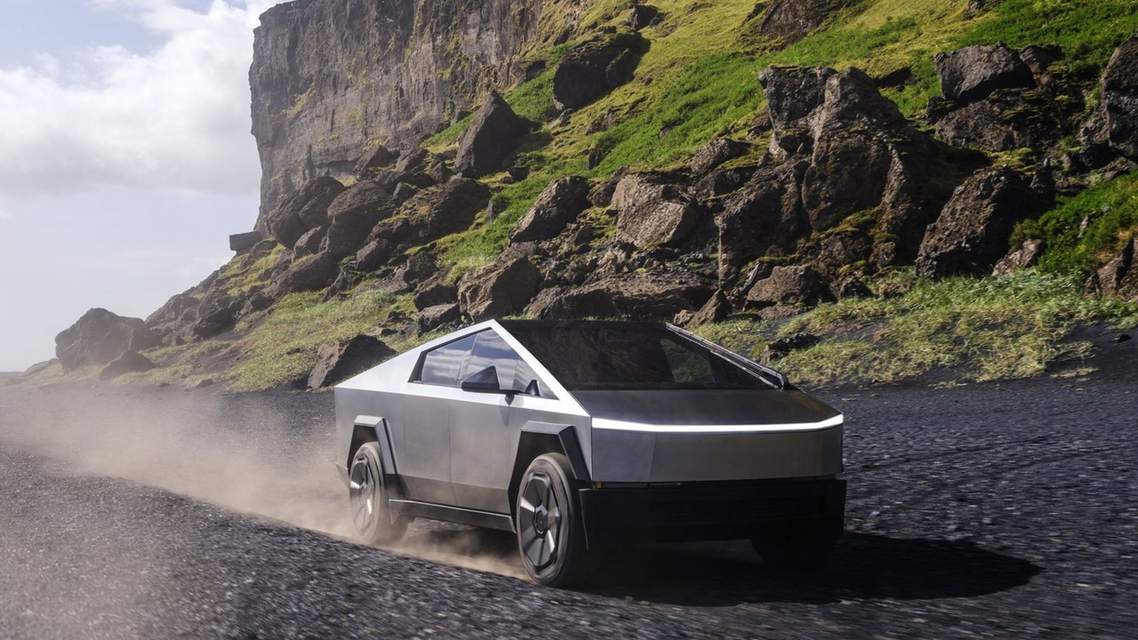 Que el Tesla Cybertruck es duro, es un hecho. Y también puede ser un problema para los demás… 