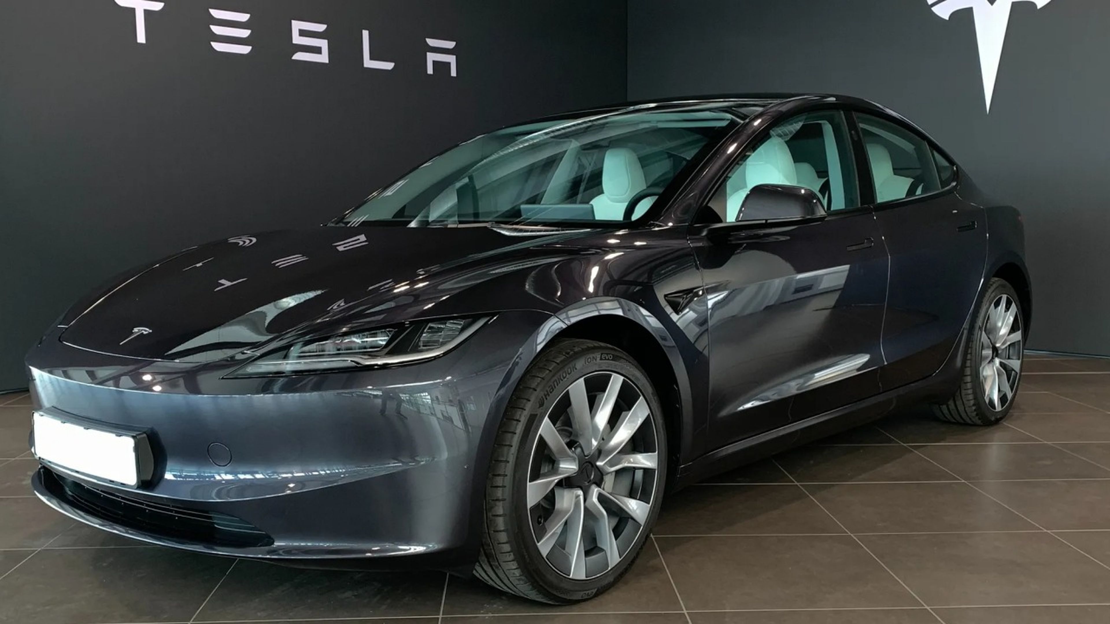 Tesla Model 3 2024