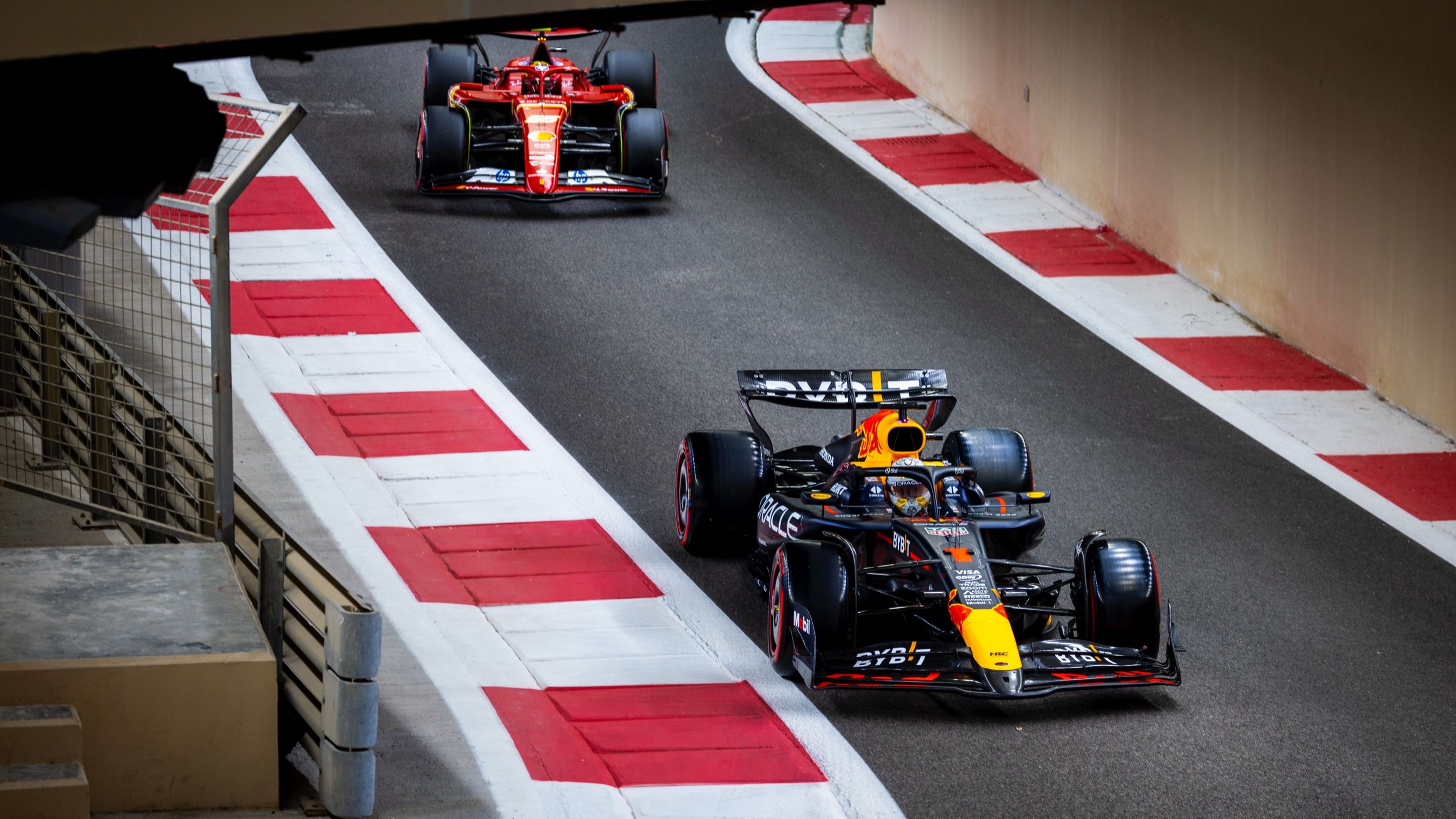 Verstappen y Sainz Abu Dhabi