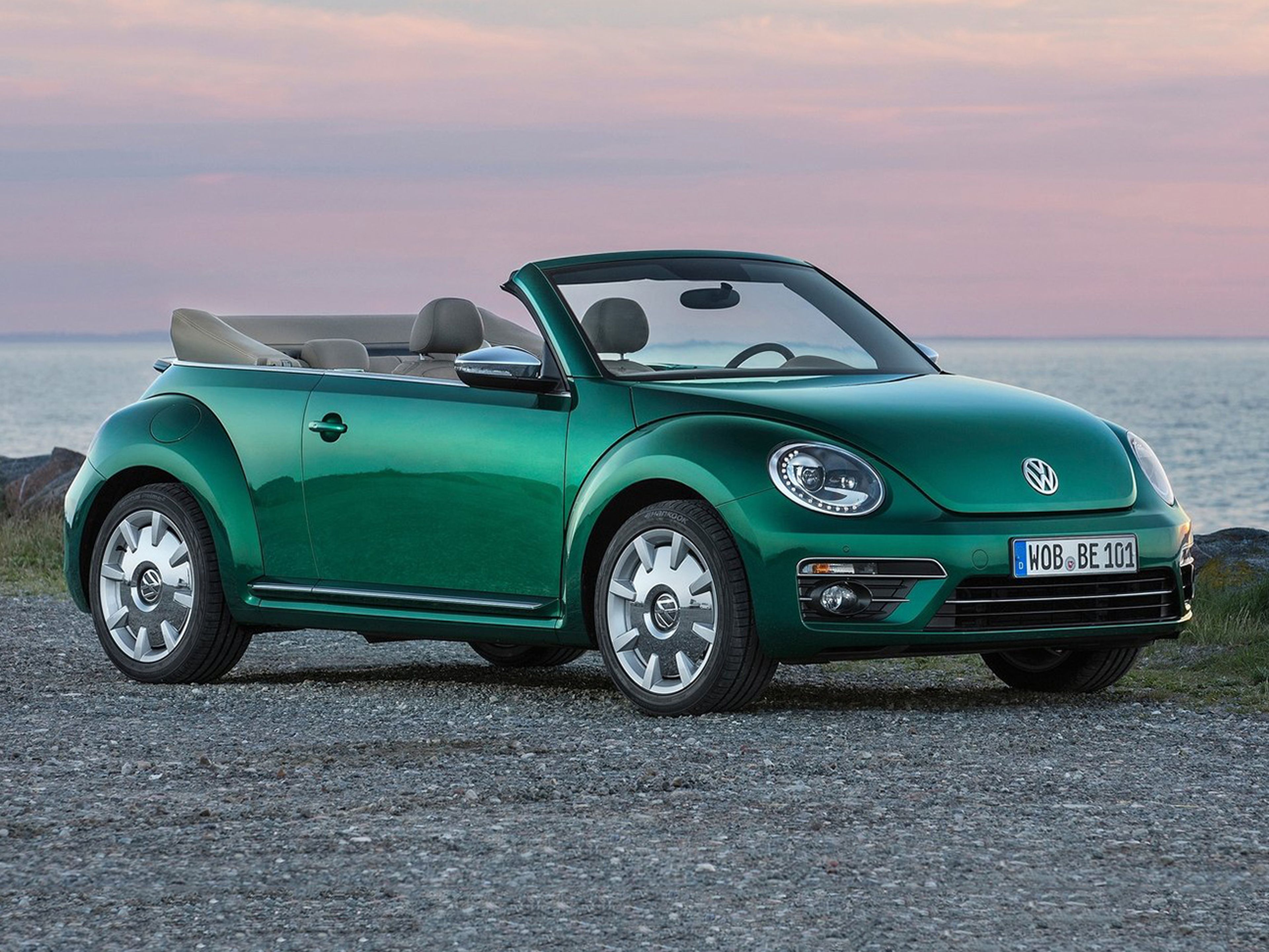Volkswagen-Beetle-Cabrio-2017-C01